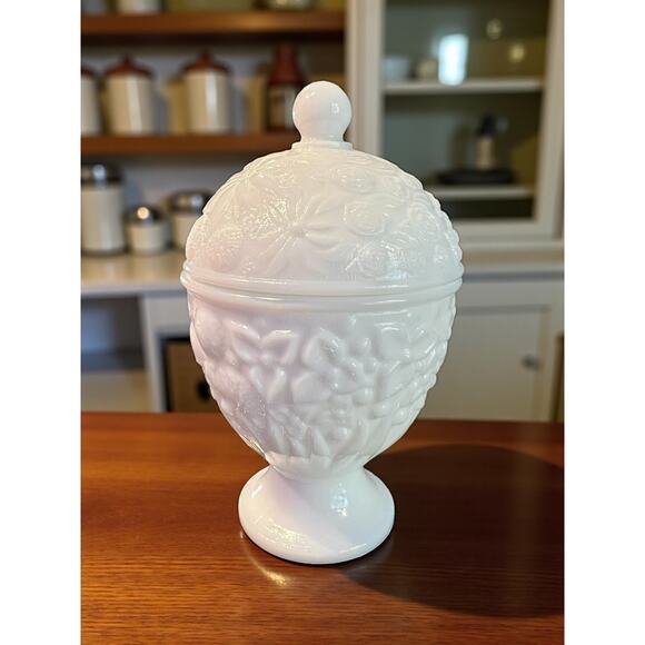 Vintage AVON Milk Glass Lidded Pedestal Dish-Grapes-Candy Jar-6in-Fruit-White - Picture 3 of 7